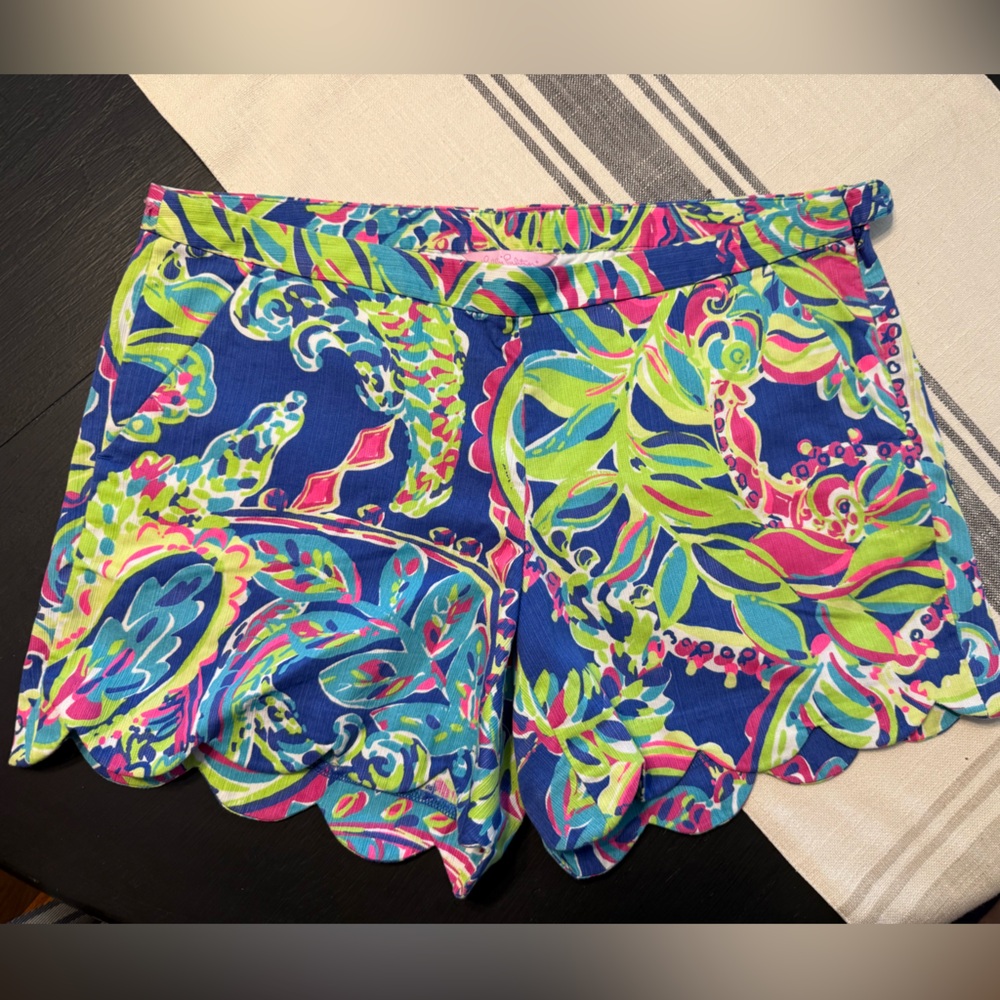 Lilly Pulitzer Toucan Play colorful scalloped shorts, size 4